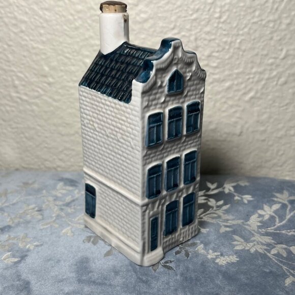 KLM Delft Blue Ceramic House Bottle No. 45 *Empty* - Picture 5 of 9
